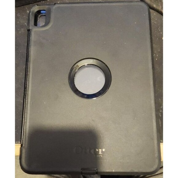 OtterBox Defender Case for iPad 9.7” – Air 1/2, Pro, 5th/6th Gen – Black - Picture 5 of 16